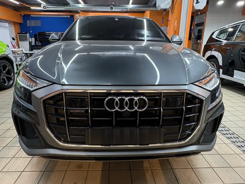 Audi Q8のカーフィルム施工事例 施工写真 5