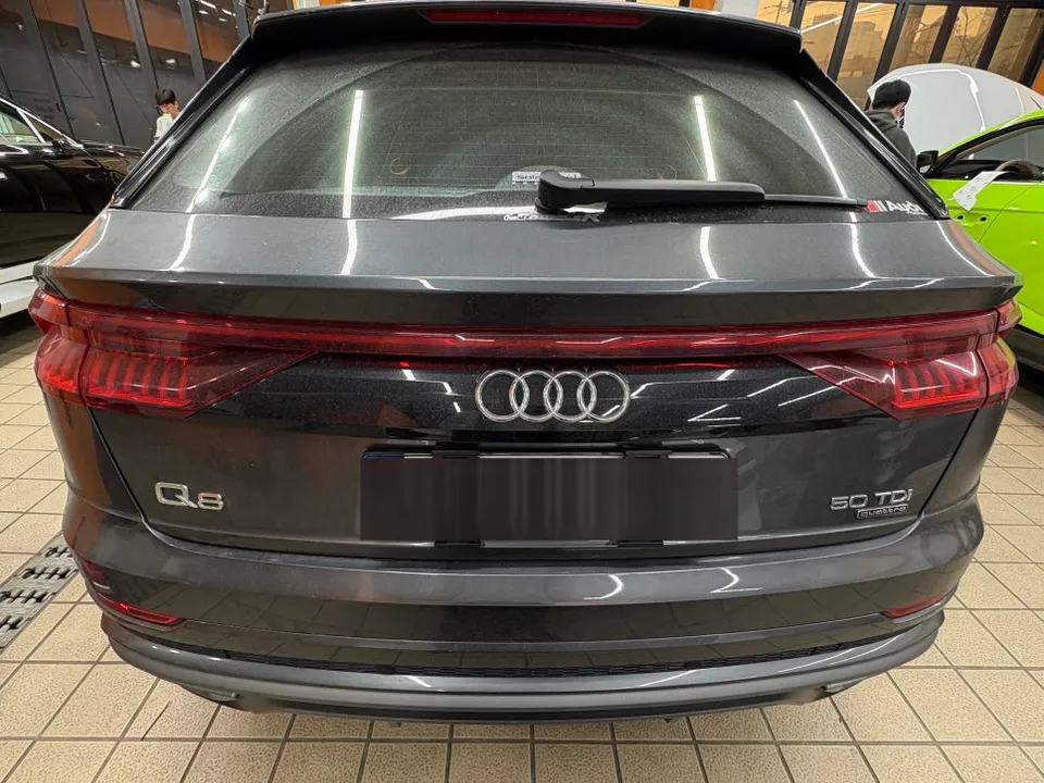 Audi Q8のカーフィルム施工事例 施工写真 6
