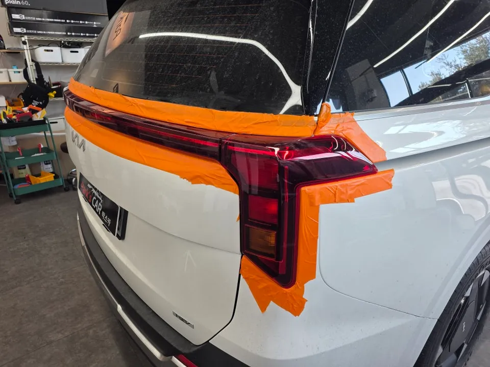 Kia Carnivalのカーフィルム施工事例|費用目安と仕上がり 施工写真 1-2
