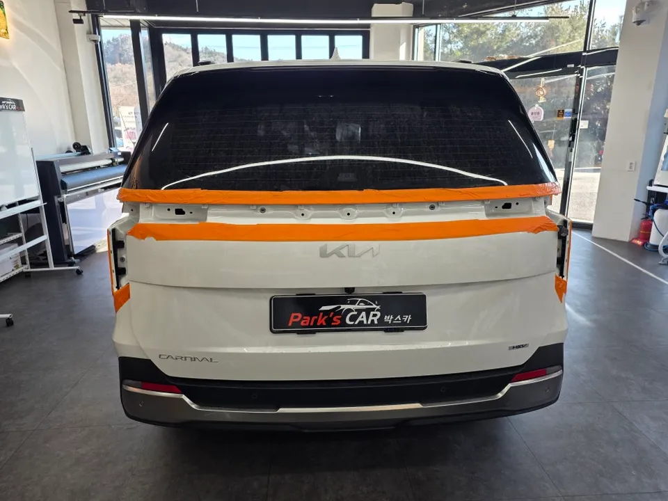 Kia Carnivalのカーフィルム施工事例|費用目安と仕上がり 施工写真 2-2