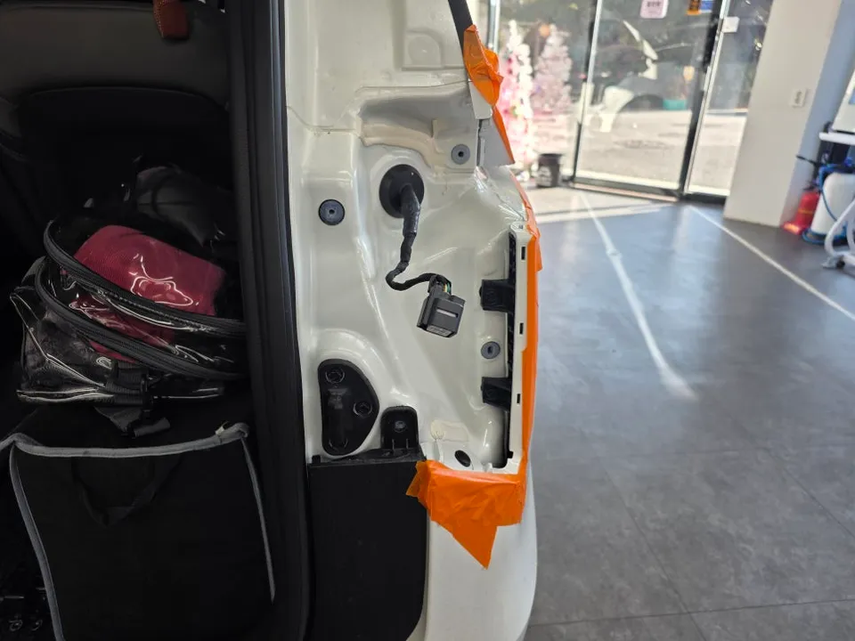 Kia Carnivalのカーフィルム施工事例|費用目安と仕上がり 施工写真 3-2