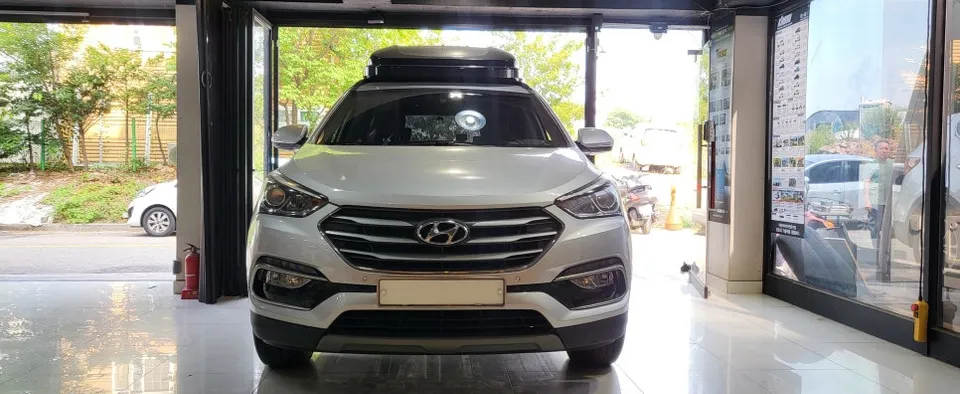 Hyundai Santa Fe DM ambient lighting installation result