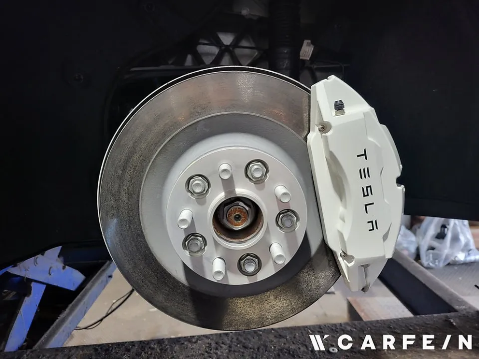 Tesla Model 3のホイールリペア・塗装事例 施工写真 3
