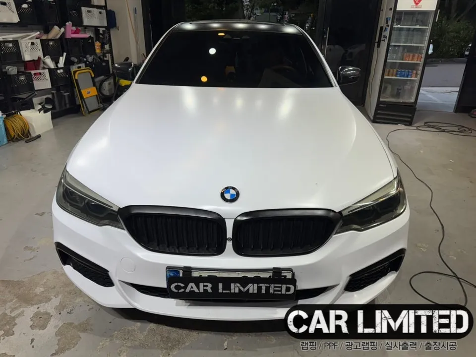 BMW 520dのPPF施工事例｜ヘッドライト保護とドレスアップ 施工写真 2-3