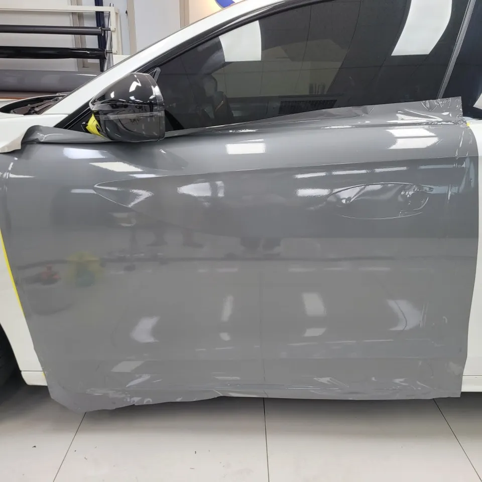 Peugeot 508のカーラッピング事例 施工写真 1-2