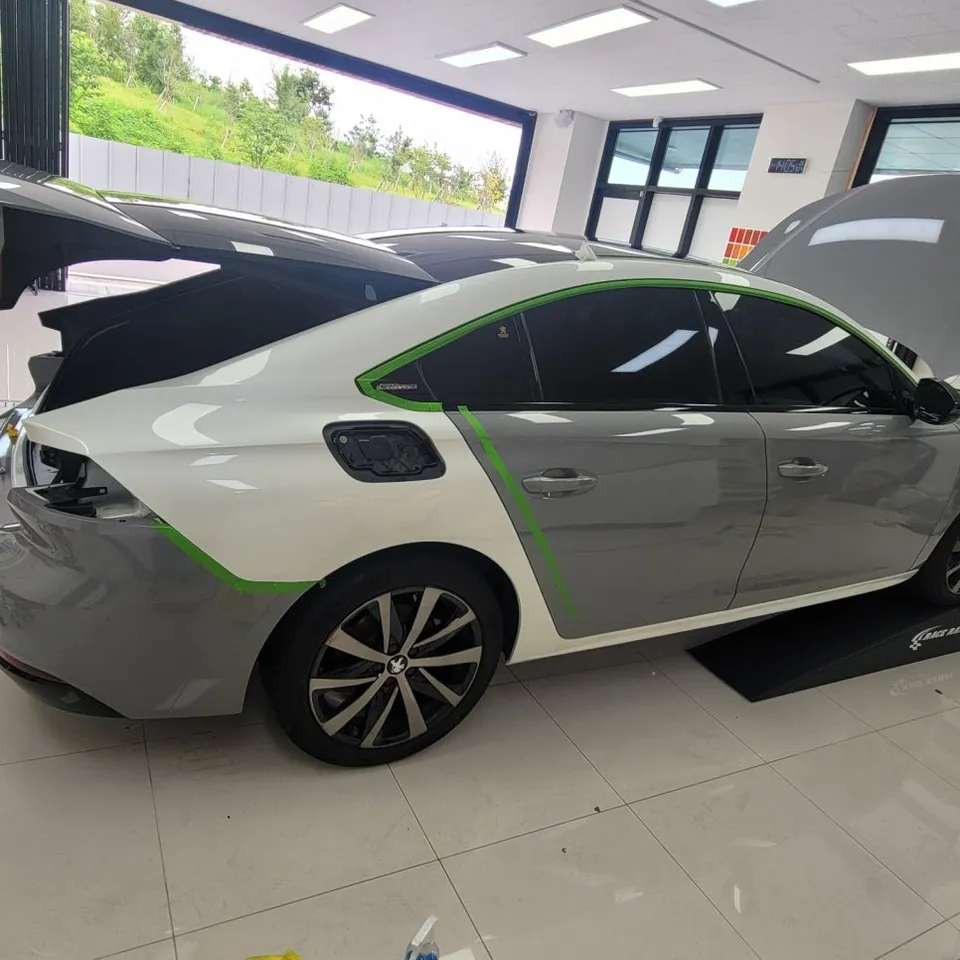 Peugeot 508のカーラッピング事例 施工写真 3-2