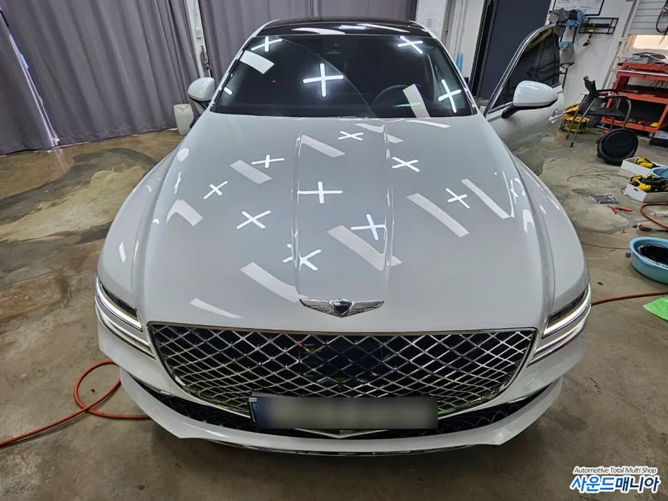 Genesis G80 ambient lighting installation result