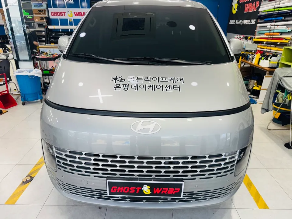 Hyundai Stariaのカーラッピング事例|費用目安・仕上がり 施工写真 1-1