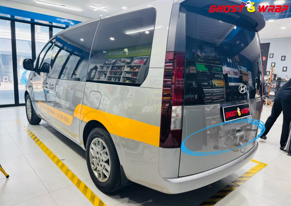 Hyundai Stariaのカーラッピング事例|費用目安・仕上がり 施工写真 2-1