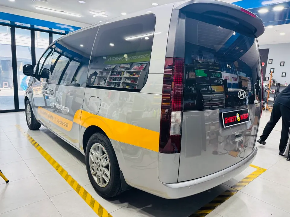 Hyundai Stariaのカーラッピング事例|費用目安・仕上がり 施工写真 3-2