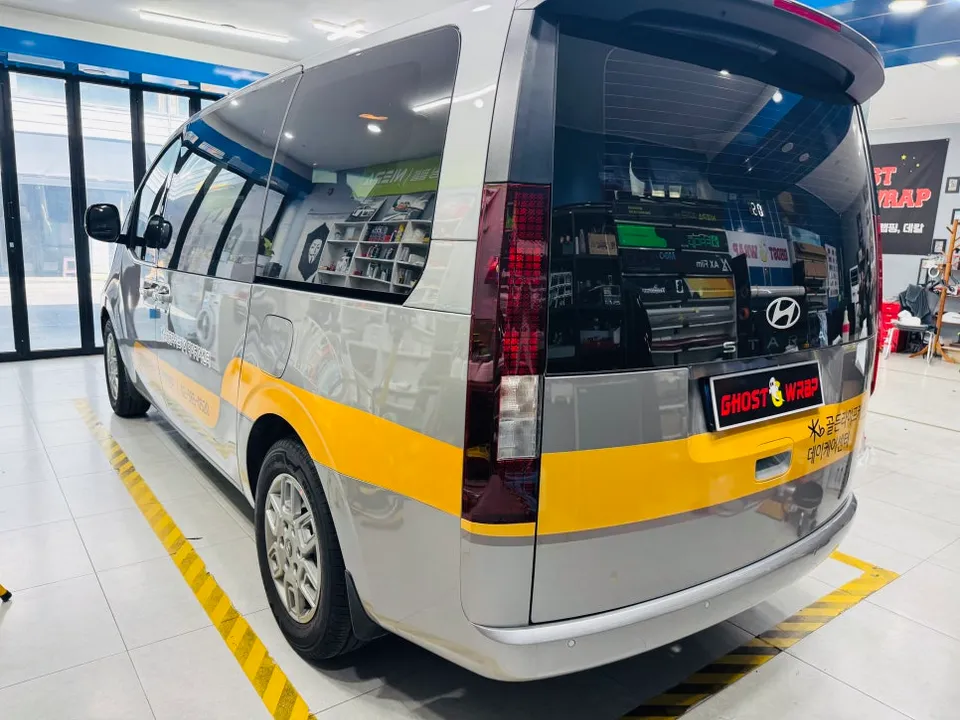 Hyundai Stariaのカーラッピング事例|費用目安・仕上がり 施工写真 1-3