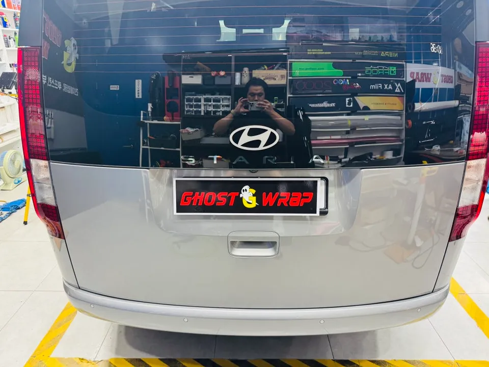 Hyundai Stariaのカーラッピング事例|費用目安・仕上がり 施工写真 2-3