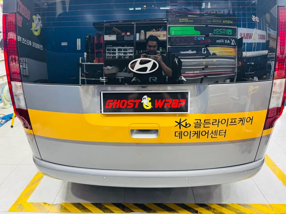 Hyundai Stariaのカーラッピング事例|費用目安・仕上がり 施工写真 3-3