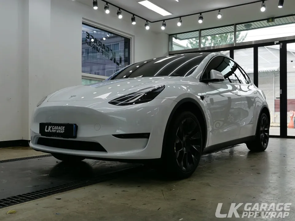 Tesla Model YのPPF施工事例|費用目安と仕上がり 施工写真 2-3