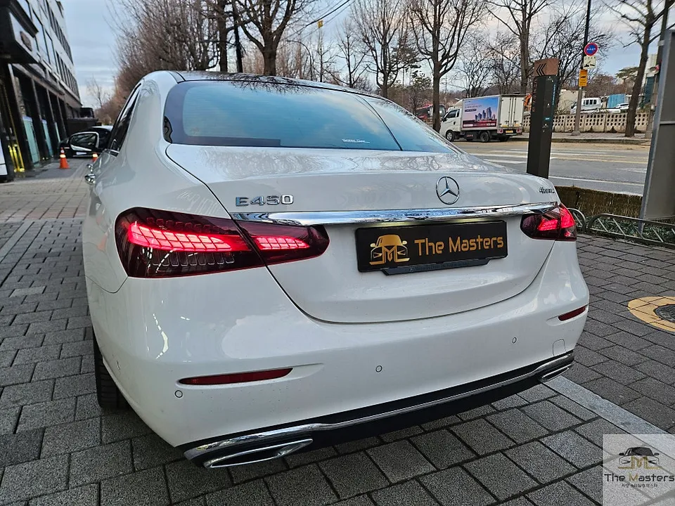 Mercedes-Benz E-Class W213 ambient lighting - Mercedes-Benz E-Class W213 Ambient Lighting Review — Cost photo 2