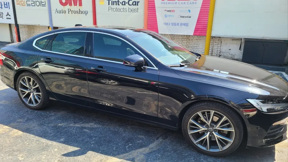 Volvo S90 window tinting - Volvo S90 Window Tinting Review: Enhanced Privacy & Heat Rejectio photo 3