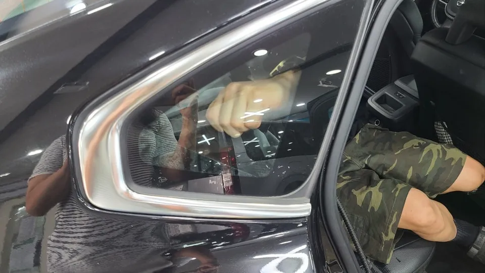 Volvo S90 window tinting - Volvo S90 Window Tinting Review: Enhanced Privacy & Heat Rejectio photo 4