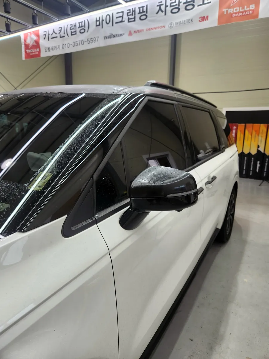 Kia Carnivalのカーラッピング事例｜費用目安・仕上がり 施工写真 1-2