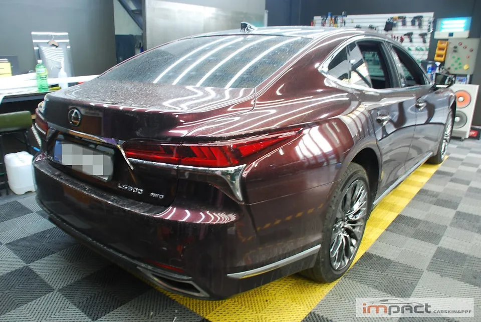 Lexus LS 500のカーラッピング事例|ホワイトカラーチェンジ 施工写真 3-1