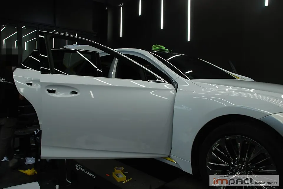 Lexus LS 500のカーラッピング事例|ホワイトカラーチェンジ 施工写真 1-3