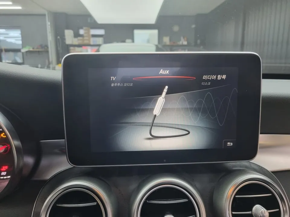 Mercedes-Benz C-Class android head unit - Mercedes-Benz C-Class Android Head Unit Upgrade photo 3