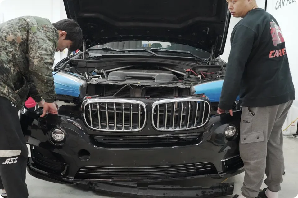 BMW X5のカーラッピング事例|費用目安と仕上がり 施工写真 2-3