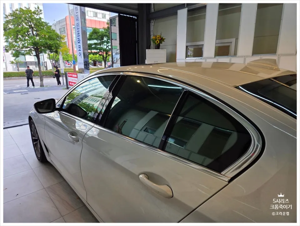 BMW 5 Series G30のカーラッピング事例 施工写真 5