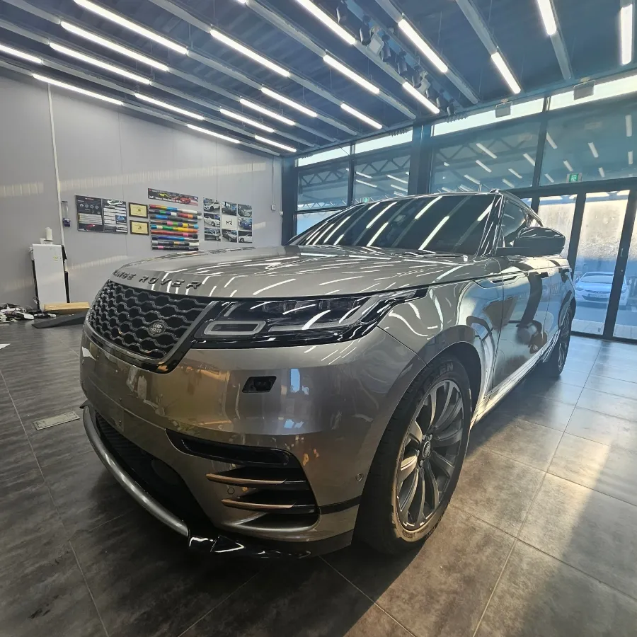 レンジローバー ヴェラールのカーラッピング事例｜ダークグレーの高級感 施工写真 2-1
