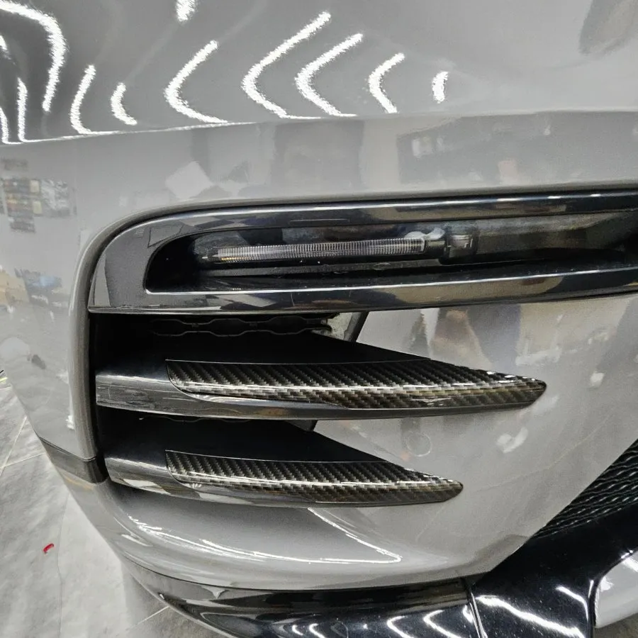 レンジローバー ヴェラールのカーラッピング事例｜ダークグレーの高級感 施工写真 2-3