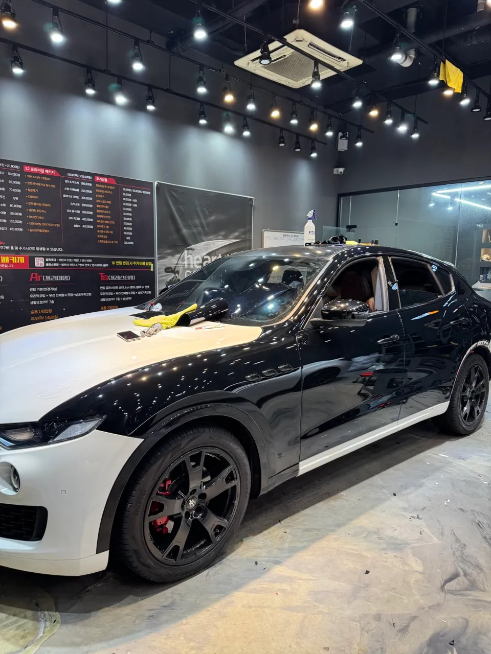 Maserati Levanteのカーラッピング事例｜費用目安・仕上がり 施工写真 2-2