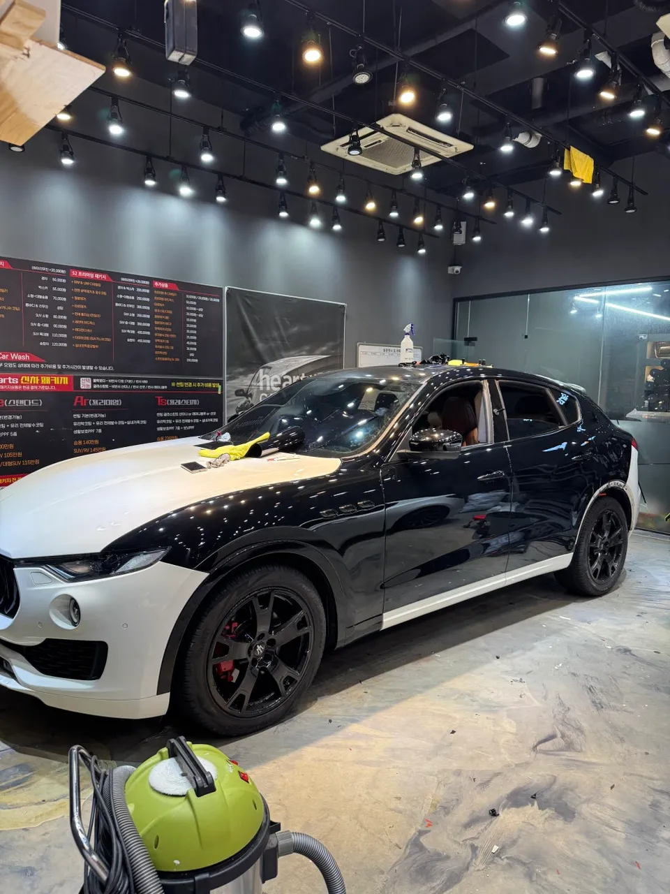 Maserati Levanteのカーラッピング事例｜費用目安・仕上がり 施工写真 3-2