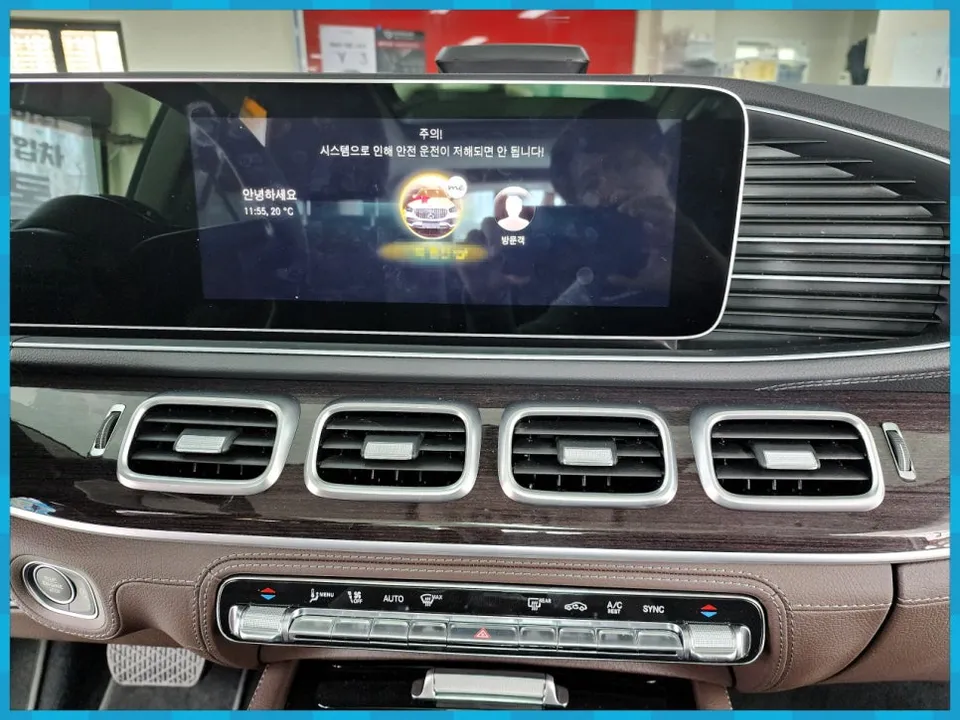 Mercedes-Benz GLE ambient lighting review
