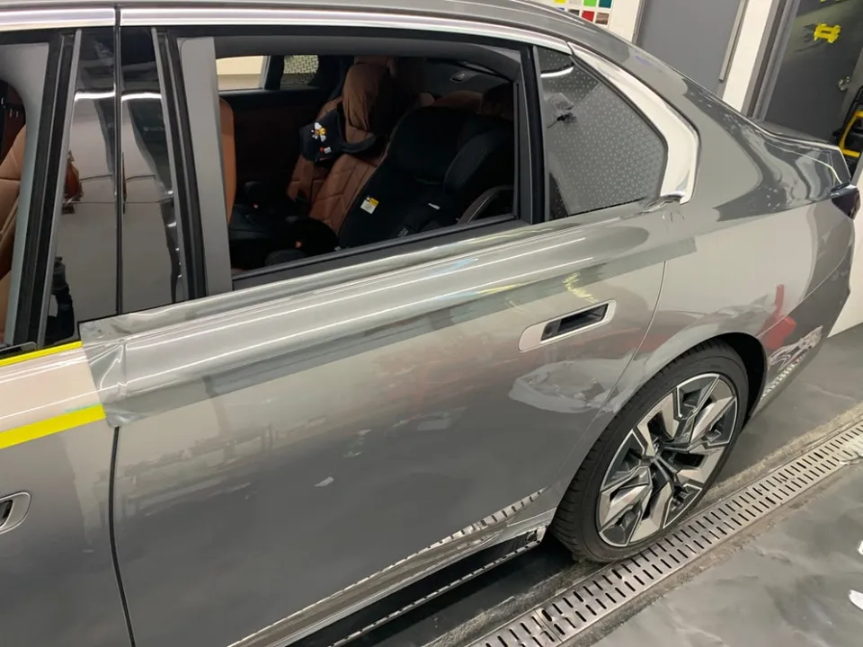BMW 7 Seriesのガラスコーティング事例|費用目安・仕上がり 施工写真 1-2