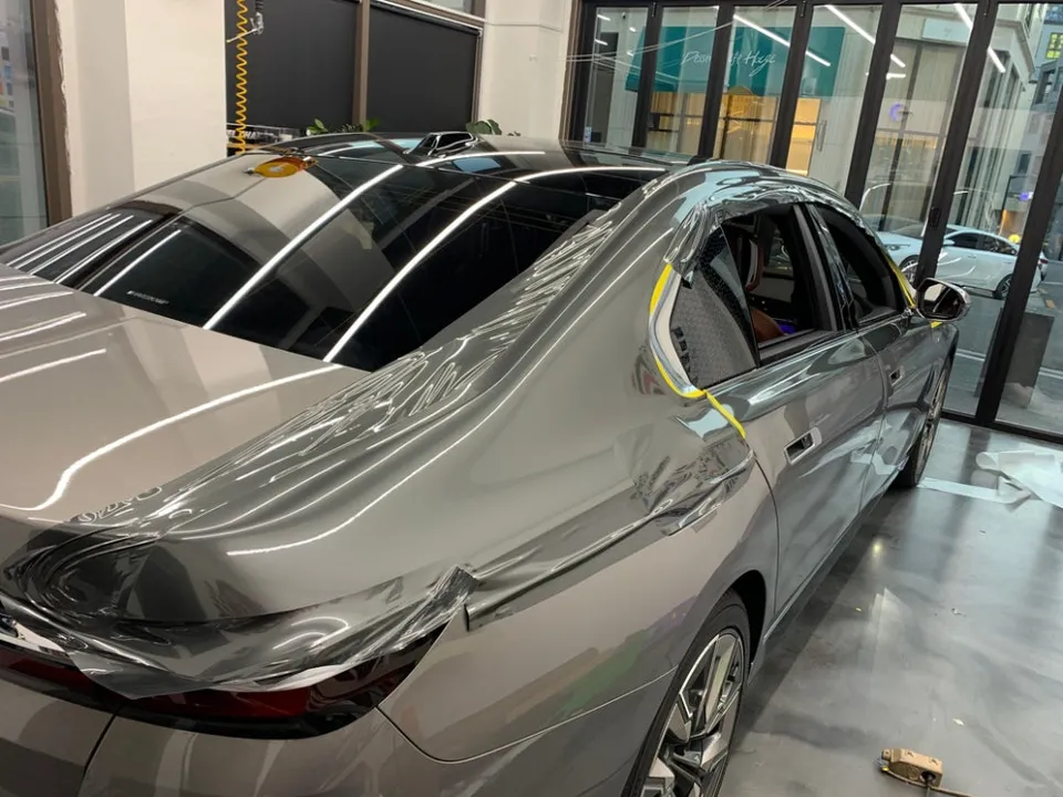 BMW 7 Seriesのガラスコーティング事例|費用目安・仕上がり 施工写真 2-3