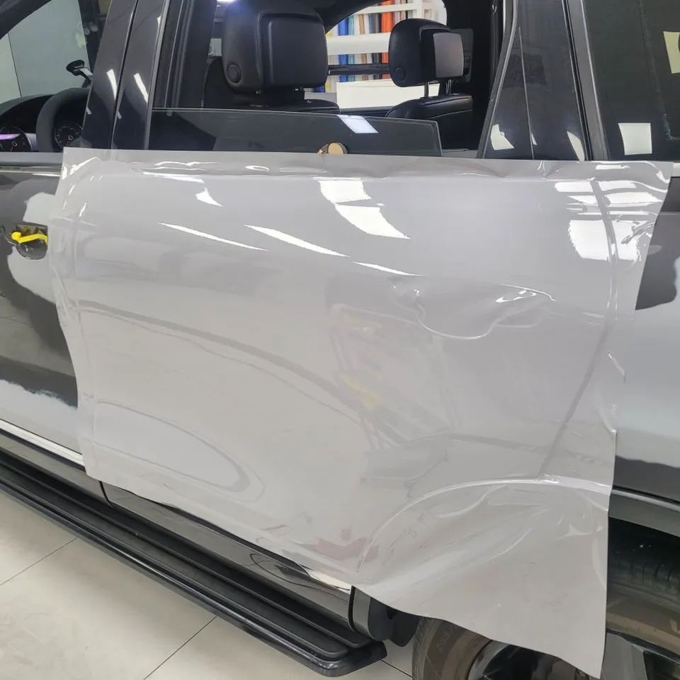 Volkswagen Touareg vinyl wrap - Volkswagen Touareg Vinyl Wrap Review: Crystal Light Gray Transfor photo 4