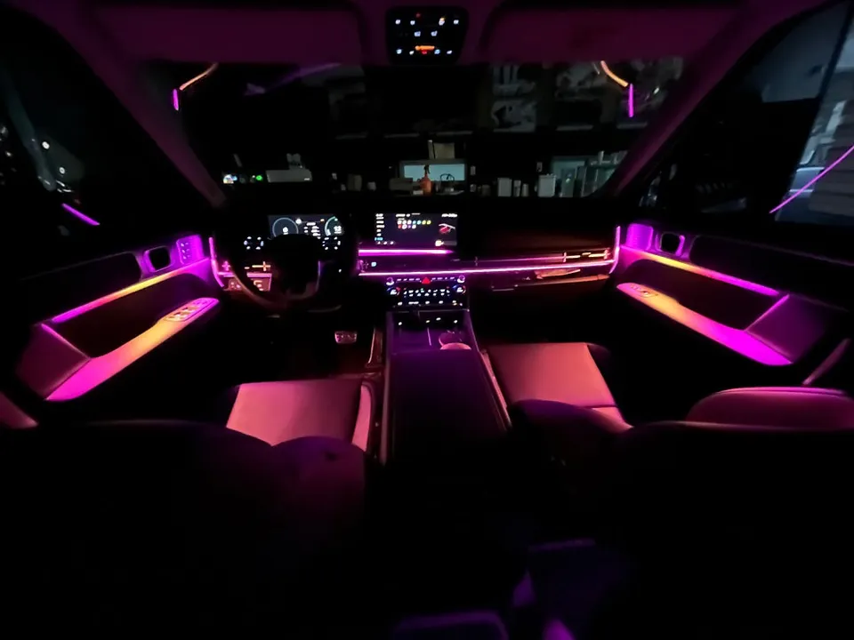 Hyundai Santa Fe MX5 ambient lighting - Hyundai Santa Fe MX5 Ambient Lighting Review: Brighter Interior photo 3