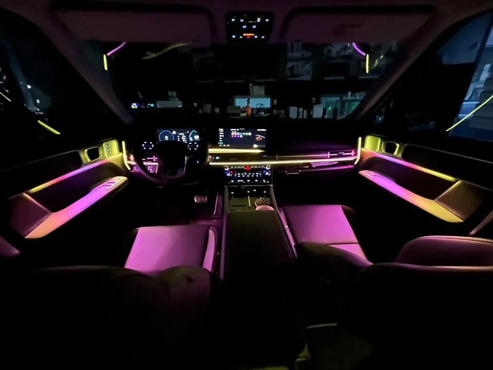 Hyundai Santa Fe MX5 ambient lighting - Hyundai Santa Fe MX5 Ambient Lighting Review: Brighter Interior photo 5