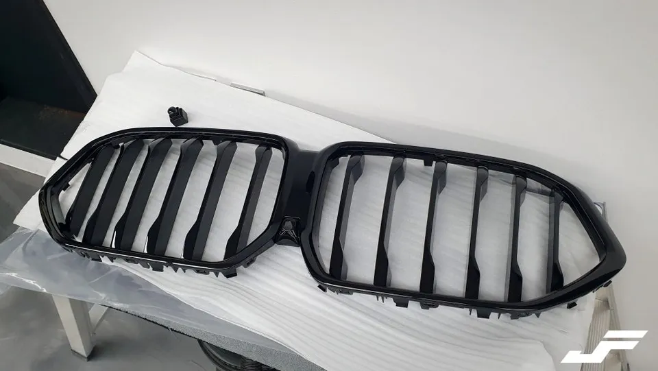 BMW X6 vinyl wrap - BMW X6 Vinyl Wrap Review: Black Grille Upgrade photo 5