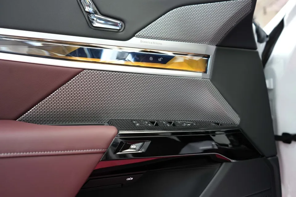 BMW 7 SeriesのPPF施工事例|内装保護の重要性 施工写真 1-2