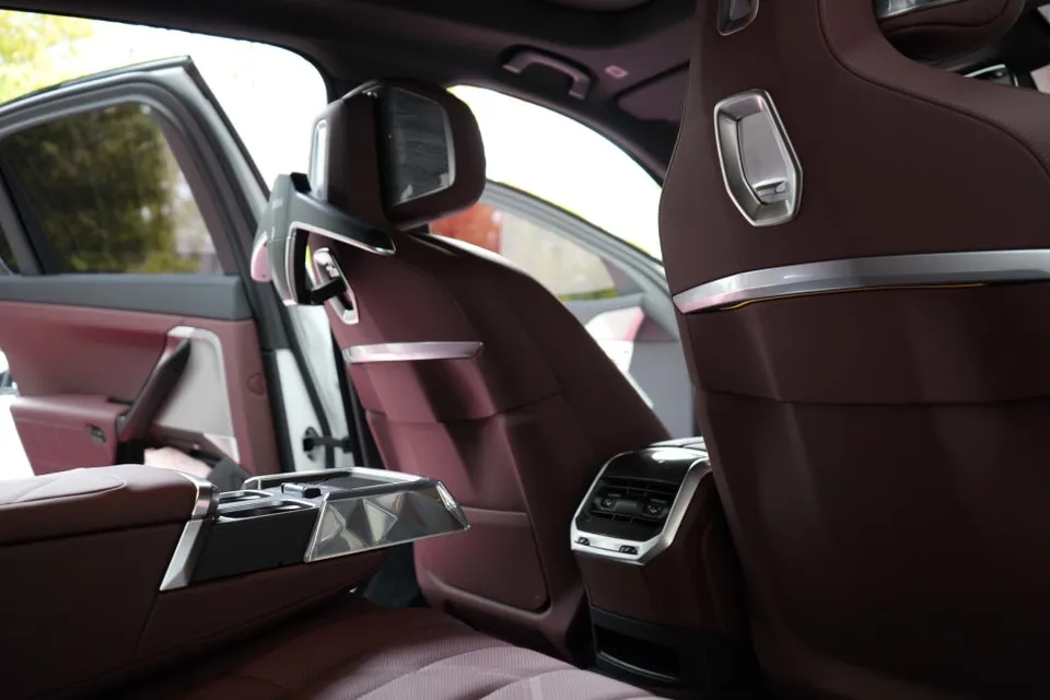 BMW 7 SeriesのPPF施工事例|内装保護の重要性 施工写真 3-2