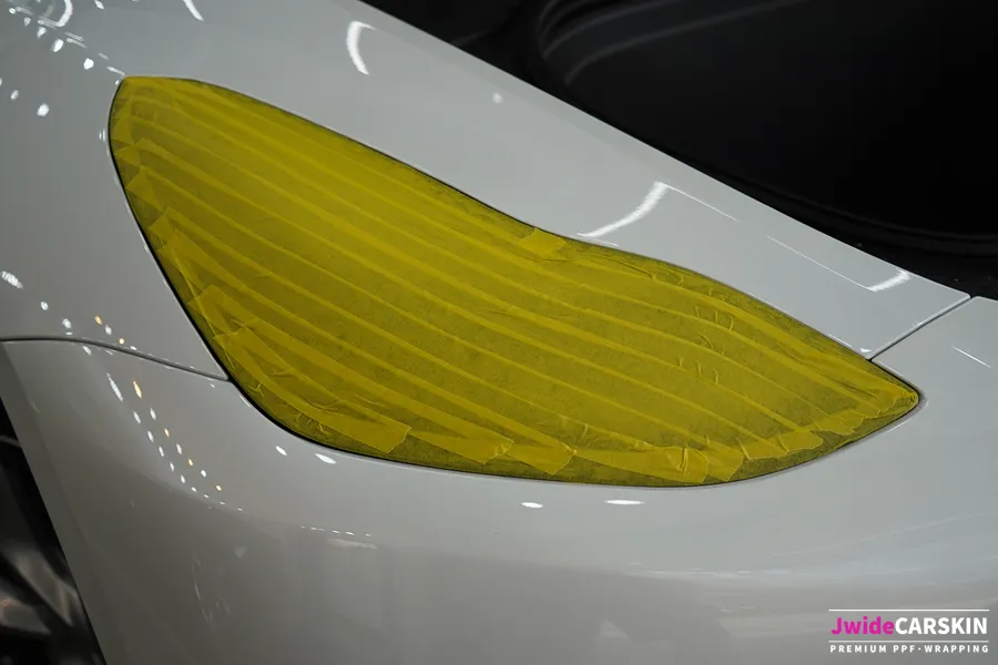 Tesla Model Yのカーラッピング事例|サテンブラックの高級感 施工写真 2-2