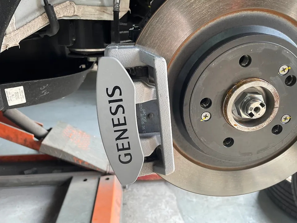 Genesis GV70 caliper painting - Genesis GV70 Caliper Paint Review — Red Brake Calipers in Ulsan photo 4
