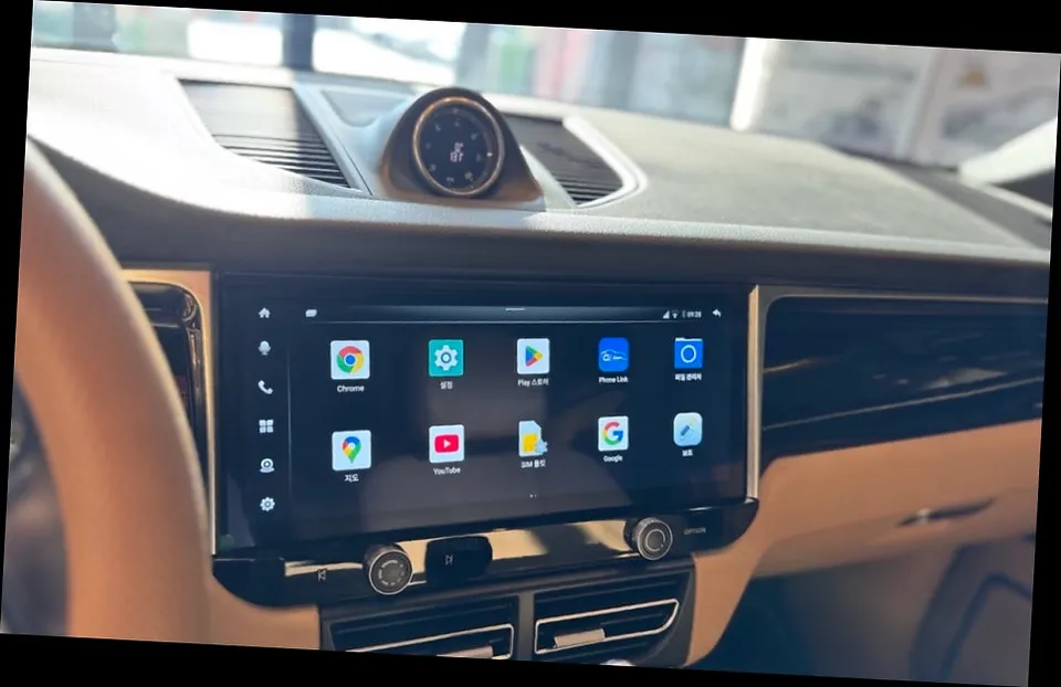 Porsche Macan android head unit - Porsche Macan Android Head Unit Install — PCM Upgrade Review photo 3