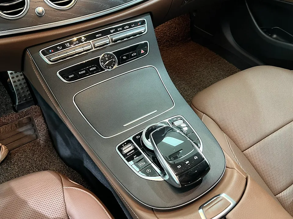 Mercedes-Benz E-Class W213 vinyl wrap - Mercedes-Benz E-Class W213 Vinyl Wrap Review: Cost & Results photo 5