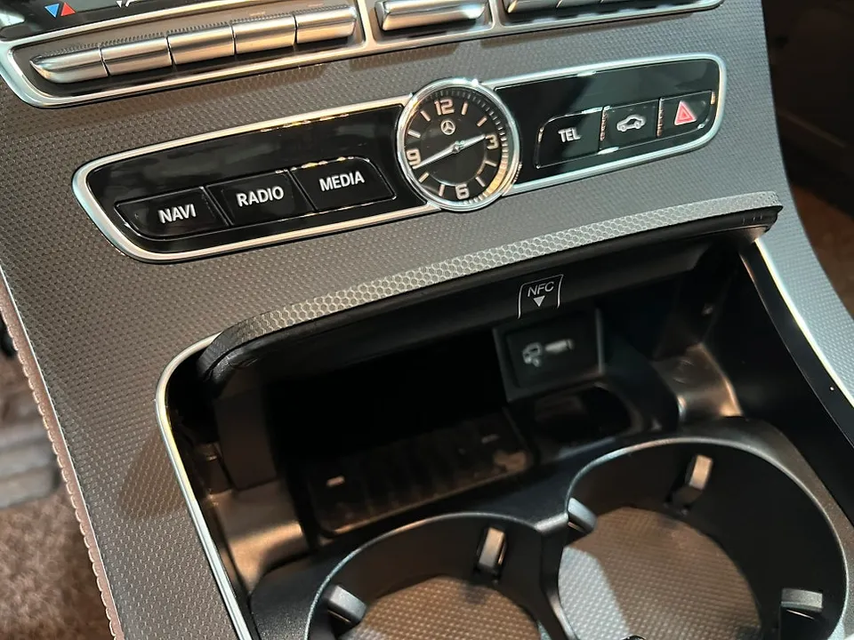 メルセデス・ベンツ Eクラス W213 カーラッピング事例 施工写真 3-2