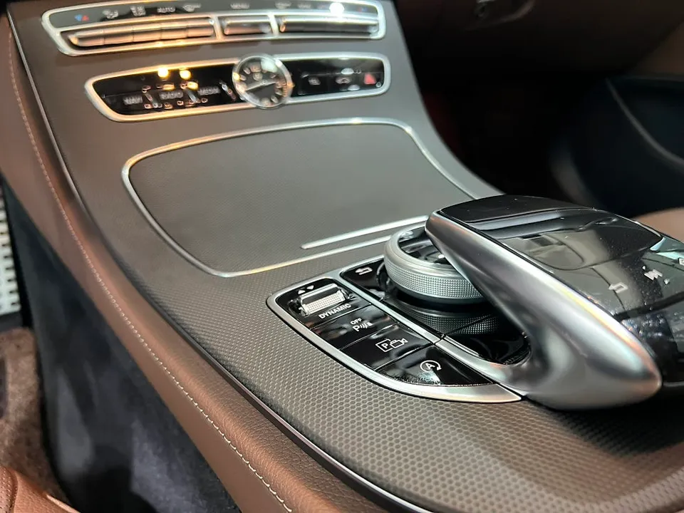 メルセデス・ベンツ Eクラス W213 カーラッピング事例 施工写真 1-3