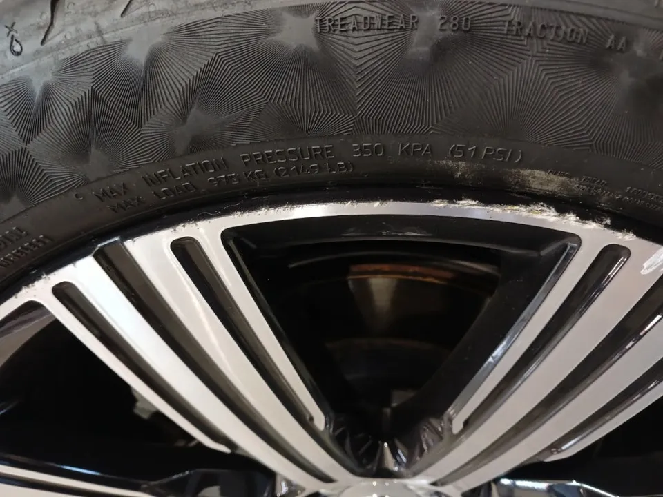 BMW X7 wheel repair - BMW X7 Wheel Repair & Refinishing Review — Diamond Cut Restored photo 4