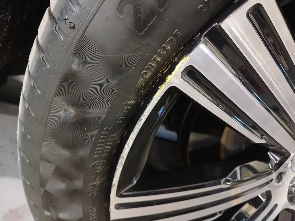 BMW X7 wheel repair - BMW X7 Wheel Repair & Refinishing Review — Diamond Cut Restored photo 5