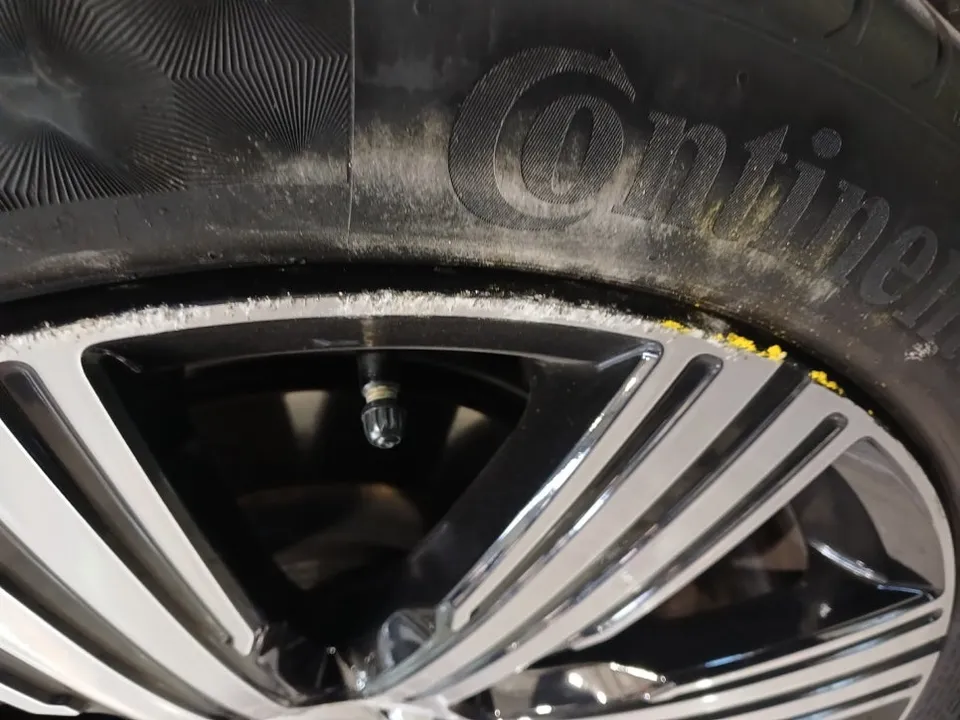 BMW X7 wheel repair - BMW X7 Wheel Repair & Refinishing Review — Diamond Cut Restored photo 6