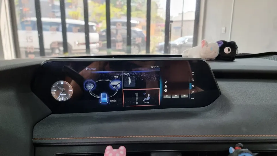 Lexus UXのAndroid Auto・CarPlay取付事例 施工写真 4-1